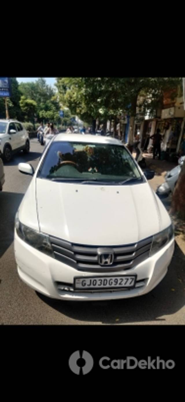 https://stimg2.cardekho.com/images/usedcarimages/large/3-2023/3647107/9084F5CC-DFA3-4E10-9252-16450FA4511E.jpg?imwidth=6400