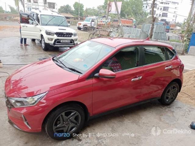 https://stimg2.cardekho.com/images/usedcarimages/large/3-2023/3647147/CA465342-03E1-4E36-995A-CEEE90488C21.jpg?imwidth=6400