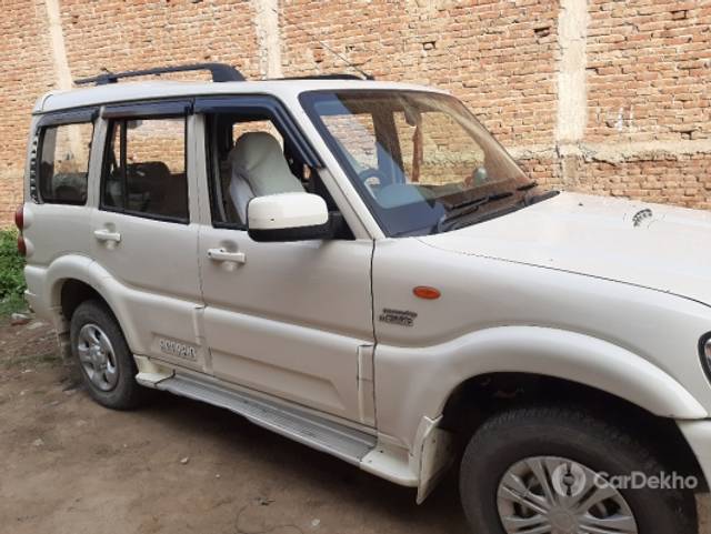 https://stimg2.cardekho.com/images/usedcarimages/large/3-2023/3647158/20200323_151621.jpg?imwidth=6402