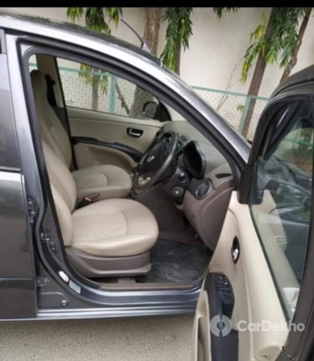 https://stimg2.cardekho.com/images/usedcarimages/large/3-2023/3647163/Screenshot_20230313_080834_WhatsApp.jpg?imwidth=6401
