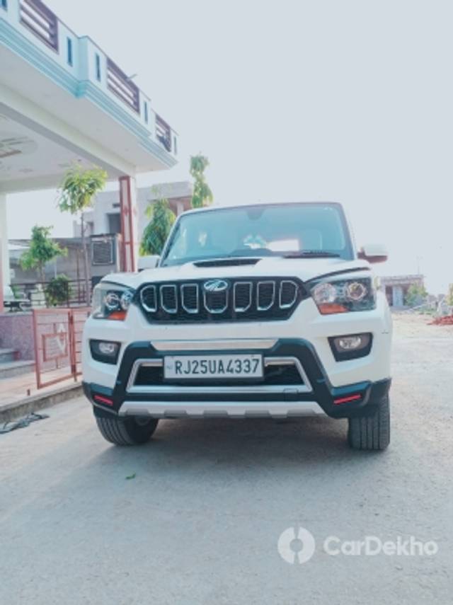 https://stimg2.cardekho.com/images/usedcarimages/large/3-2023/3647227/IMG20230302174545.jpg?imwidth=6400