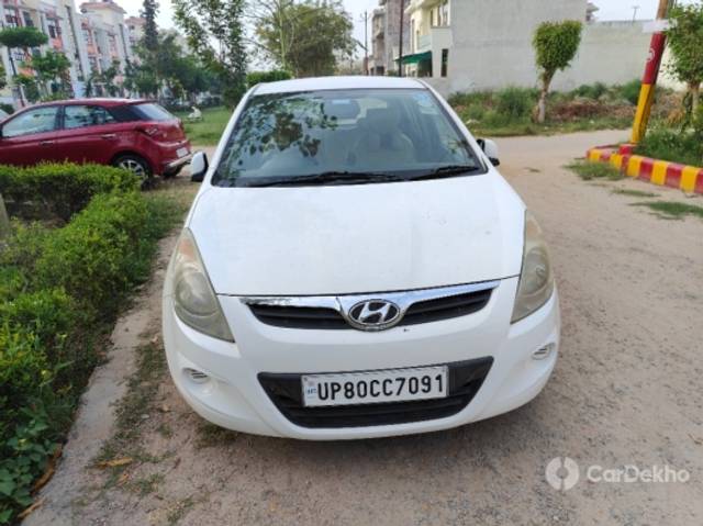 https://stimg2.cardekho.com/images/usedcarimages/large/3-2023/3647315/IMG20230313075407.jpg?imwidth=6400