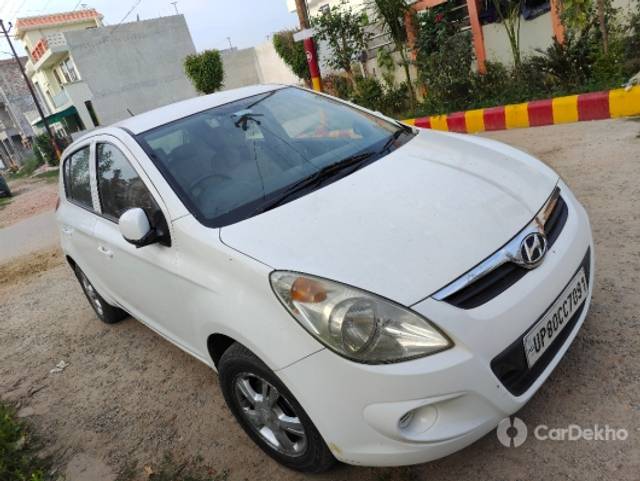 https://stimg2.cardekho.com/images/usedcarimages/large/3-2023/3647315/IMG20230313075416.jpg?imwidth=6402