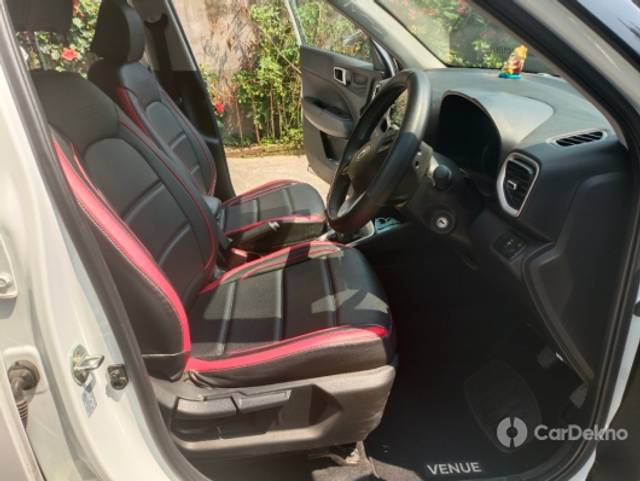 https://stimg2.cardekho.com/images/usedcarimages/large/3-2023/3647386/IMG_20230312_112251.jpg?imwidth=6401