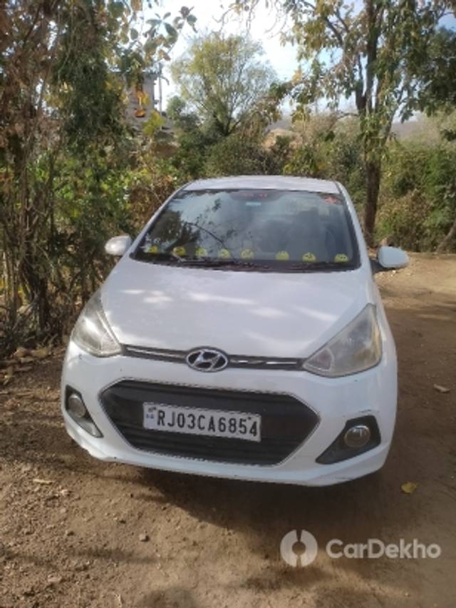 https://stimg2.cardekho.com/images/usedcarimages/large/3-2023/3648097/IMG_20230222_090632.jpg?imwidth=6400