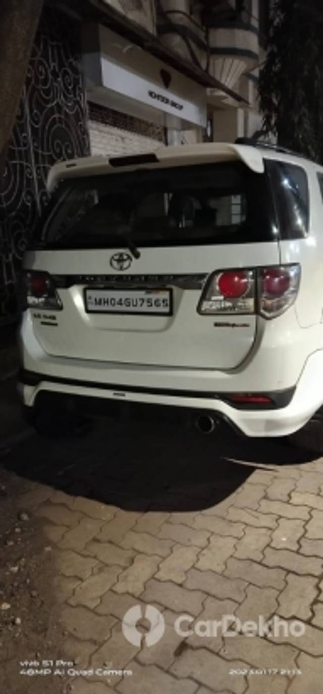 https://stimg2.cardekho.com/images/usedcarimages/large/3-2023/3648201/3E45A115-59F8-44DC-B610-E88345348C62.jpg?imwidth=6401