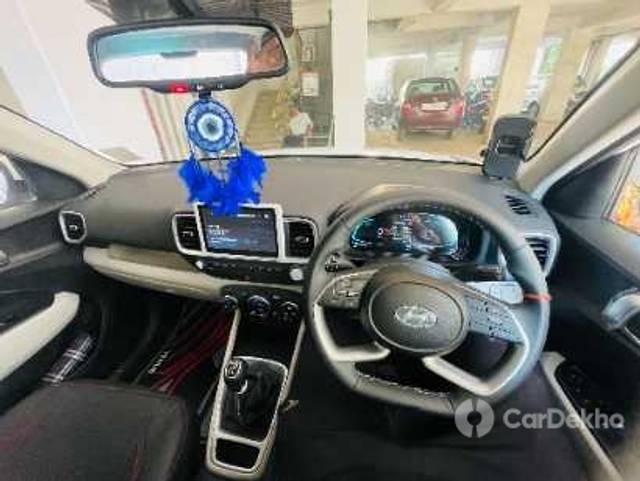 https://stimg2.cardekho.com/images/usedcarimages/large/3-2023/3648290/IMG_E76240.jpg?imwidth=6402