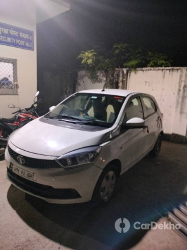 https://stimg2.cardekho.com/images/usedcarimages/large/3-2023/3648386/IMG20230313223135.jpg?imwidth=6400