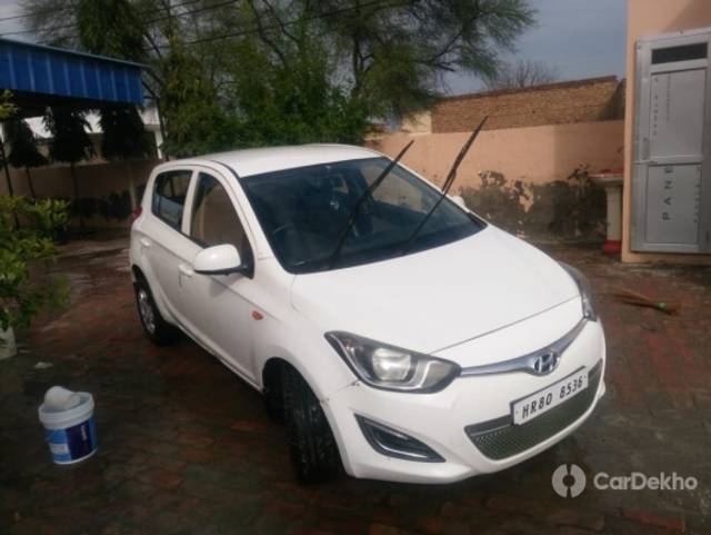 https://stimg2.cardekho.com/images/usedcarimages/large/3-2023/3648408/IMG-20200307-WA0018.jpg?imwidth=6401