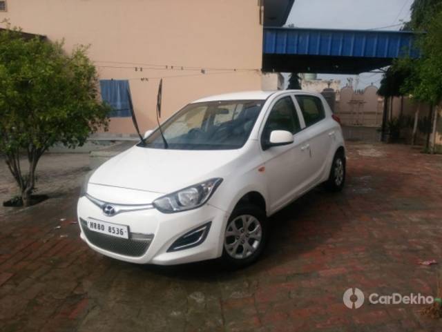 https://stimg2.cardekho.com/images/usedcarimages/large/3-2023/3648408/IMG-20200307-WA0019.jpg?imwidth=6402