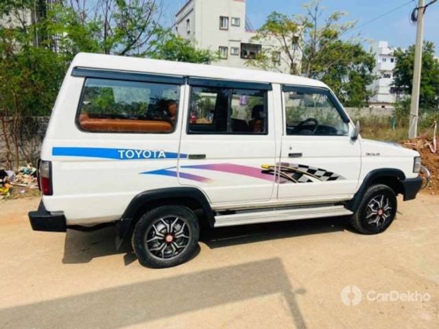 https://stimg2.cardekho.com/images/usedcarimages/large/3-2023/3648415/IMG-20230307-WA0001.jpg?imwidth=6401