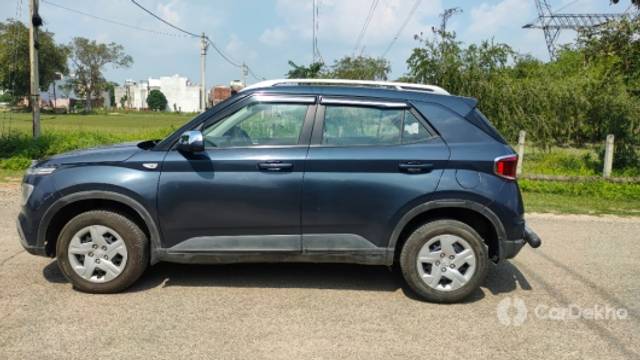 https://stimg2.cardekho.com/images/usedcarimages/large/3-2023/3648426/IMG20220928122230.jpg?imwidth=6402