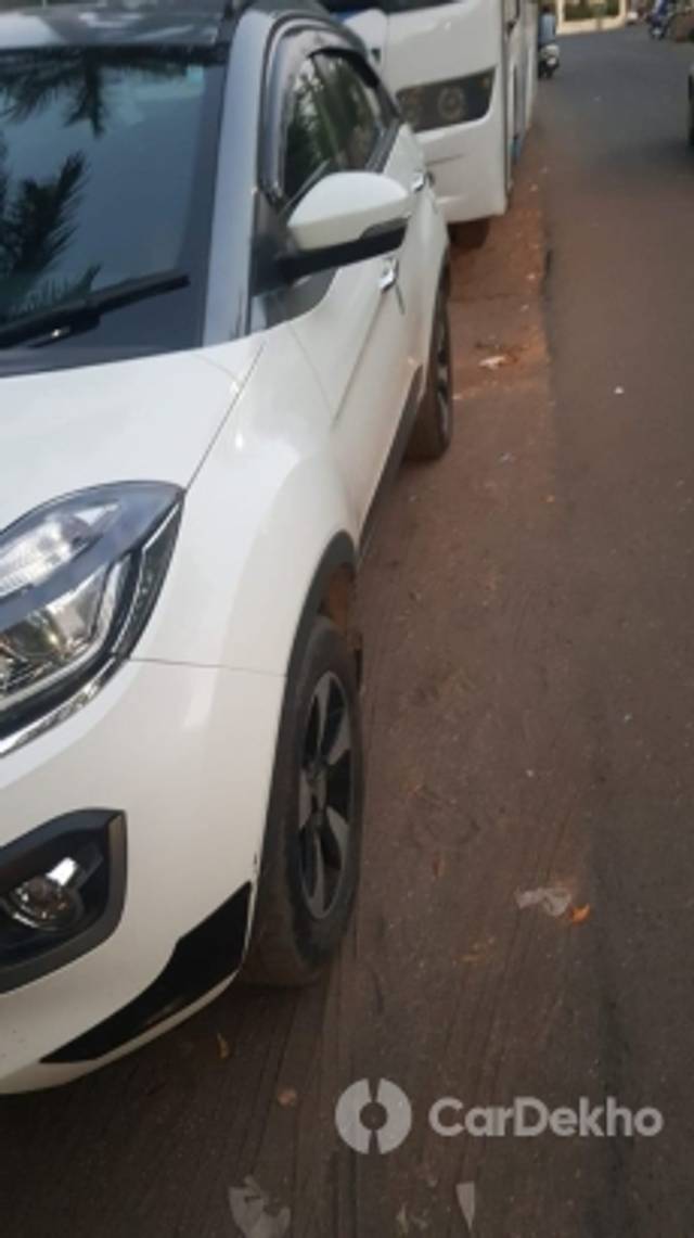 https://stimg2.cardekho.com/images/usedcarimages/large/3-2023/3648556/IMG-20221013-WA0003.jpg?imwidth=6402