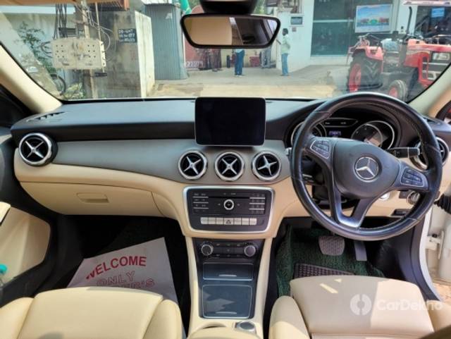 https://stimg2.cardekho.com/images/usedcarimages/large/3-2023/3648977/63F2E4A3-8BEC-4334-BEC3-F785C22A9A23.jpg?imwidth=6402