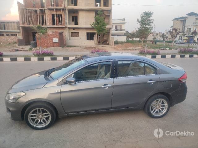 https://stimg2.cardekho.com/images/usedcarimages/large/3-2023/3649422/1678807920042.jpg?imwidth=6400