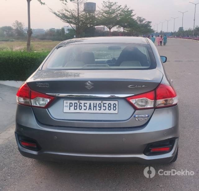 https://stimg2.cardekho.com/images/usedcarimages/large/3-2023/3649422/1678807920049.jpg?imwidth=6401