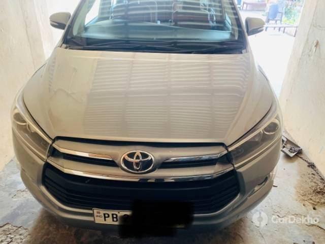 https://stimg2.cardekho.com/images/usedcarimages/large/3-2023/3649863/00D94896-2458-43CF-9C57-8D787D455A38.jpg?imwidth=6400