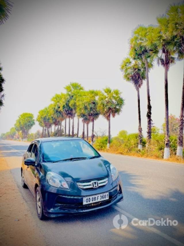 https://stimg2.cardekho.com/images/usedcarimages/large/3-2023/3650164/7832BB3A-477B-4963-B45A-653F42C371A5.jpg?imwidth=6400