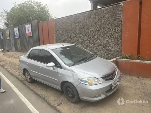 https://stimg2.cardekho.com/images/usedcarimages/large/3-2023/3650362/979FE484-CD80-4AC7-B137-2BCC96581F99.jpg?imwidth=6400