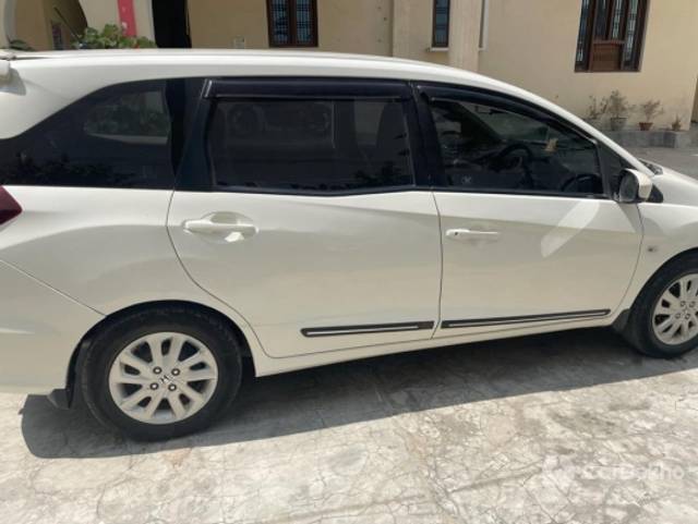 https://stimg2.cardekho.com/images/usedcarimages/large/3-2023/3650941/IMG-20220627-WA0002.jpg?imwidth=6401