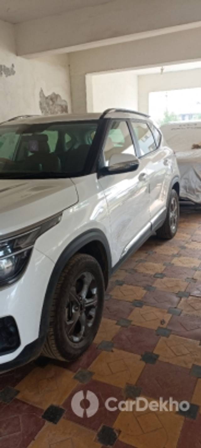 https://stimg2.cardekho.com/images/usedcarimages/large/3-2023/3651024/IMG20230122112701.jpg?imwidth=6400