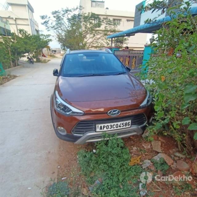 https://stimg2.cardekho.com/images/usedcarimages/large/3-2023/3651035/IMG20230309180043.jpg?imwidth=6400