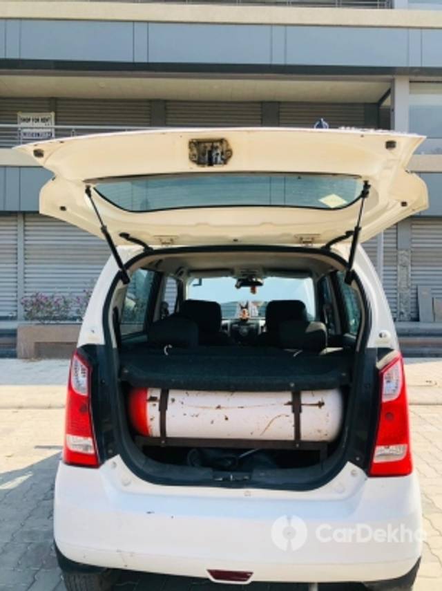 https://stimg2.cardekho.com/images/usedcarimages/large/3-2023/3651037/IMG-20230206-WA0018.jpg?imwidth=6401
