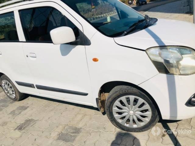 https://stimg2.cardekho.com/images/usedcarimages/large/3-2023/3651037/IMG-20230206-WA0022.jpg?imwidth=6400