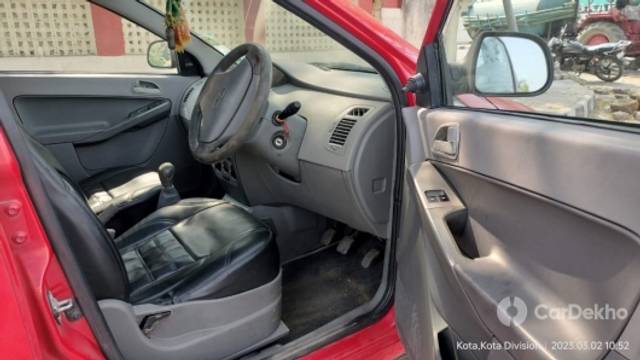 https://stimg2.cardekho.com/images/usedcarimages/large/3-2023/3651044/697CE3F5-6B99-46D1-A78F-83863C8B2D2C.jpg?imwidth=6402