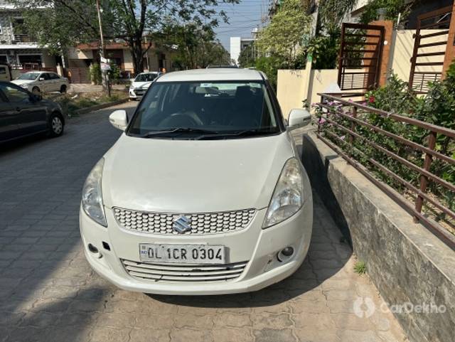 https://stimg2.cardekho.com/images/usedcarimages/large/3-2023/3651064/2E55F4B0-83A0-4001-A7CF-0BAB51A750A81.jpg?imwidth=6400