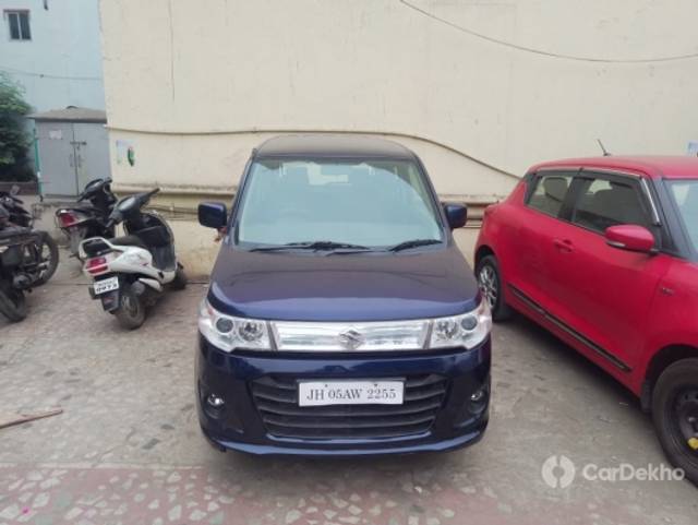 https://stimg2.cardekho.com/images/usedcarimages/large/3-2023/3651435/52EE53CF-D944-47E0-818D-A86560D0F767.jpg?imwidth=6400