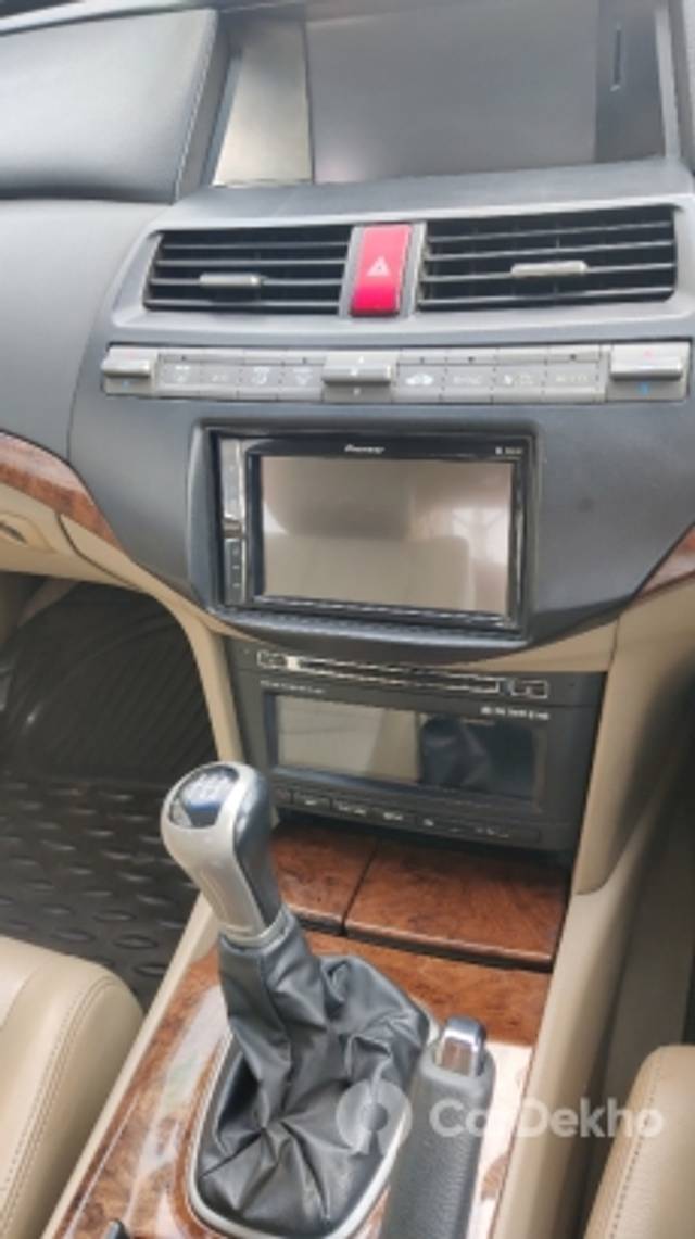 https://stimg2.cardekho.com/images/usedcarimages/large/3-2023/3651684/IMG-20230316-WA0039.jpg?imwidth=6402