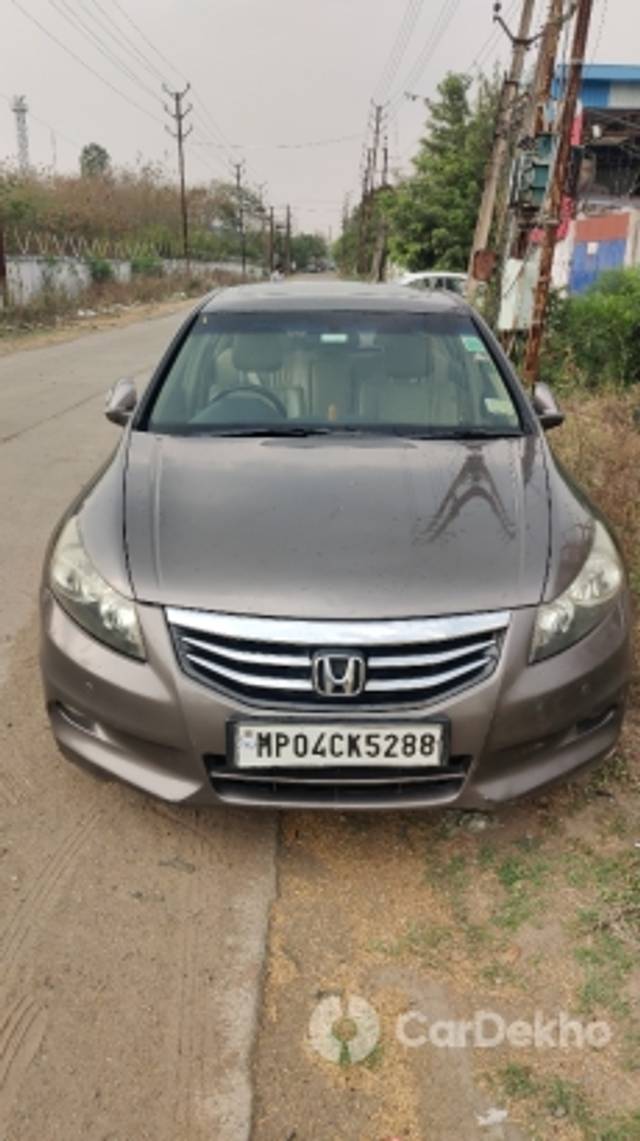 https://stimg2.cardekho.com/images/usedcarimages/large/3-2023/3651684/IMG-20230316-WA0045.jpg?imwidth=6400