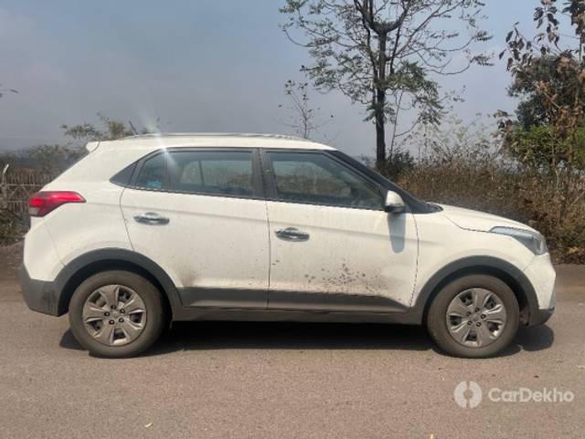 https://stimg2.cardekho.com/images/usedcarimages/large/3-2023/3652039/345DE3EF-1284-4454-8A4B-812FD7949B94.jpg?imwidth=6402