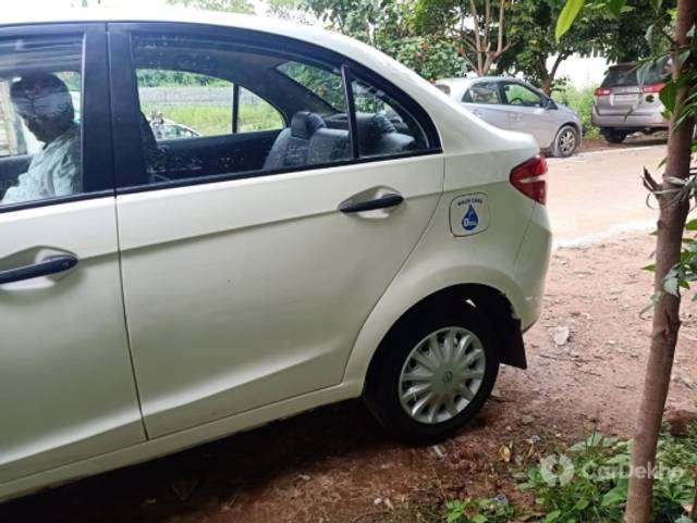 https://stimg2.cardekho.com/images/usedcarimages/large/3-2023/3652149/WhatsAppImage2023-03-17at11.43.27.jpg?imwidth=6400