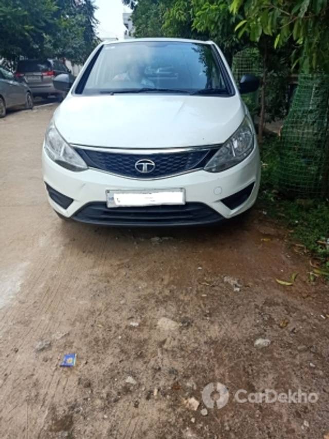 https://stimg2.cardekho.com/images/usedcarimages/large/3-2023/3652149/WhatsAppImage2023-03-17at11.43.28(1).jpg?imwidth=6402