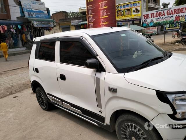 https://stimg2.cardekho.com/images/usedcarimages/large/3-2023/3652290/IMG20230317130603.jpg?imwidth=6401