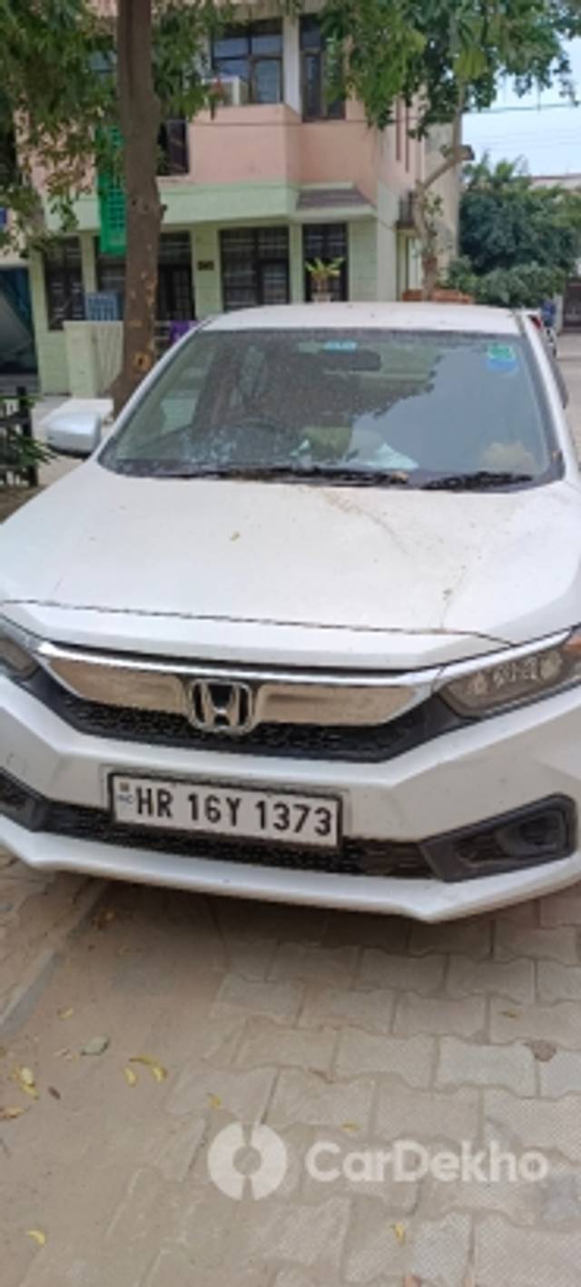 https://stimg2.cardekho.com/images/usedcarimages/large/3-2023/3652445/IMG_20230304_123619.jpg?imwidth=6400