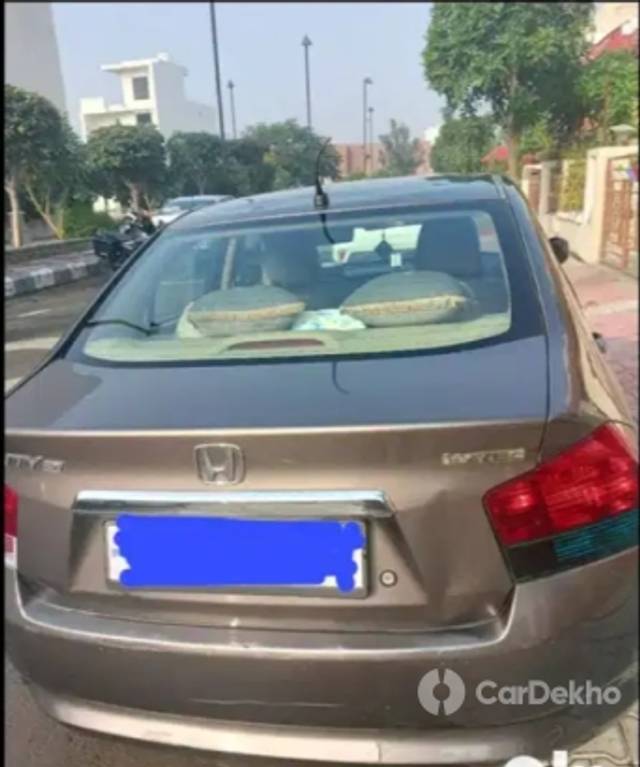 https://stimg2.cardekho.com/images/usedcarimages/large/3-2023/3652980/CarPic2.jpg?imwidth=6401