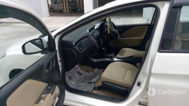 https://stimg2.cardekho.com/images/usedcarimages/large/3-2023/3653343/IMG-20230317-WA0014.jpg?imwidth=6402