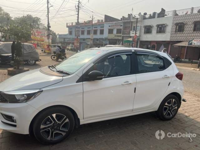 https://stimg2.cardekho.com/images/usedcarimages/large/3-2023/3653407/IMG-20230221-WA0030.jpg?imwidth=6401
