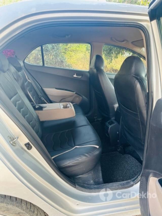 https://stimg2.cardekho.com/images/usedcarimages/large/3-2023/3653511/WhatsAppImage2023-03-18at12.26.53PM(2)4.jpg?imwidth=6402