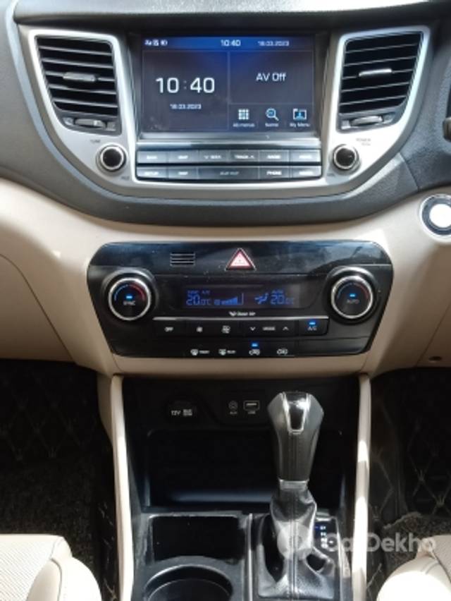 https://stimg2.cardekho.com/images/usedcarimages/large/3-2023/3653599/ACconsole.jpg?imwidth=6401