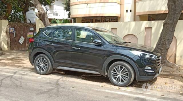 https://stimg2.cardekho.com/images/usedcarimages/large/3-2023/3653599/Carsideview.jpg?imwidth=6400