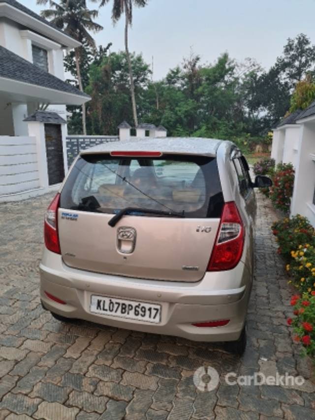 https://stimg2.cardekho.com/images/usedcarimages/large/3-2023/3653627/20230318_064219.jpg?imwidth=6401