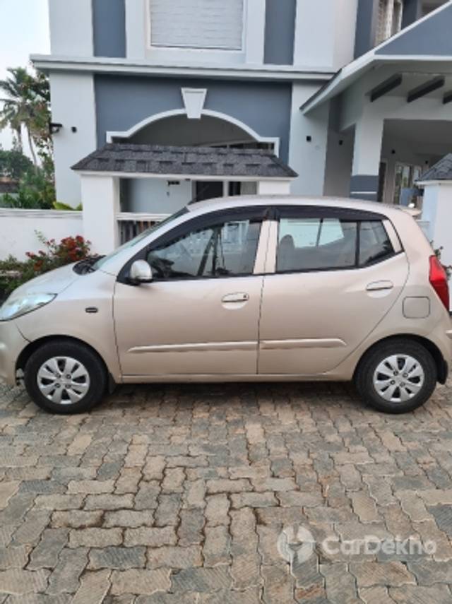 https://stimg2.cardekho.com/images/usedcarimages/large/3-2023/3653627/20230318_064258.jpg?imwidth=6402