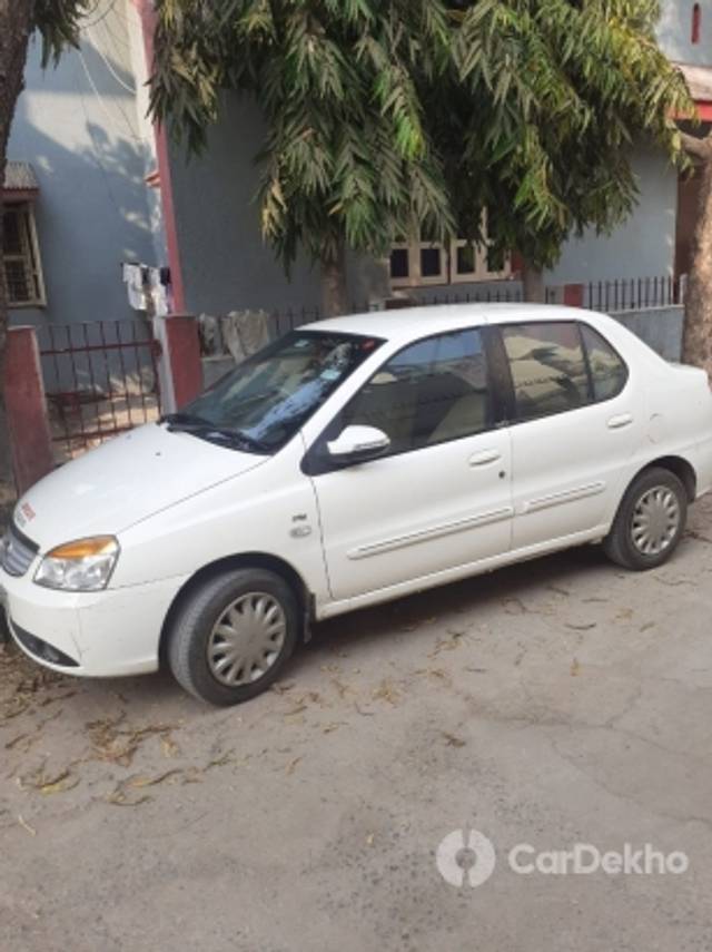https://stimg2.cardekho.com/images/usedcarimages/large/3-2023/3653657/WhatsAppImage2023-03-18at13.26.08.jpg?imwidth=6400