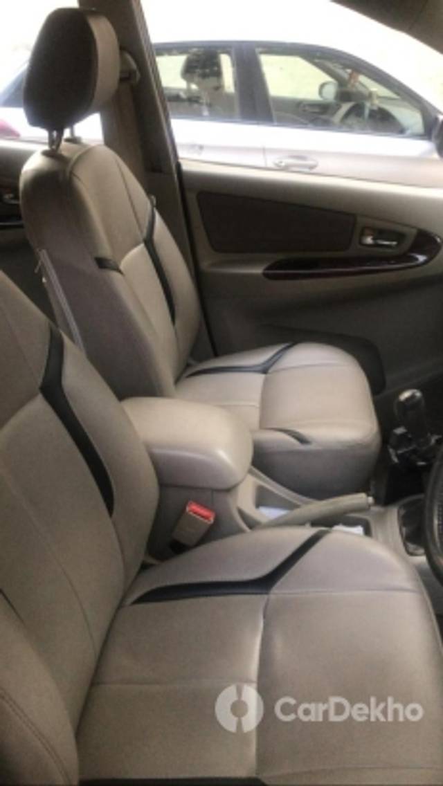 https://stimg2.cardekho.com/images/usedcarimages/large/3-2023/3653677/WhatsAppImage2023-03-18at12.55.09(1).jpg?imwidth=6401