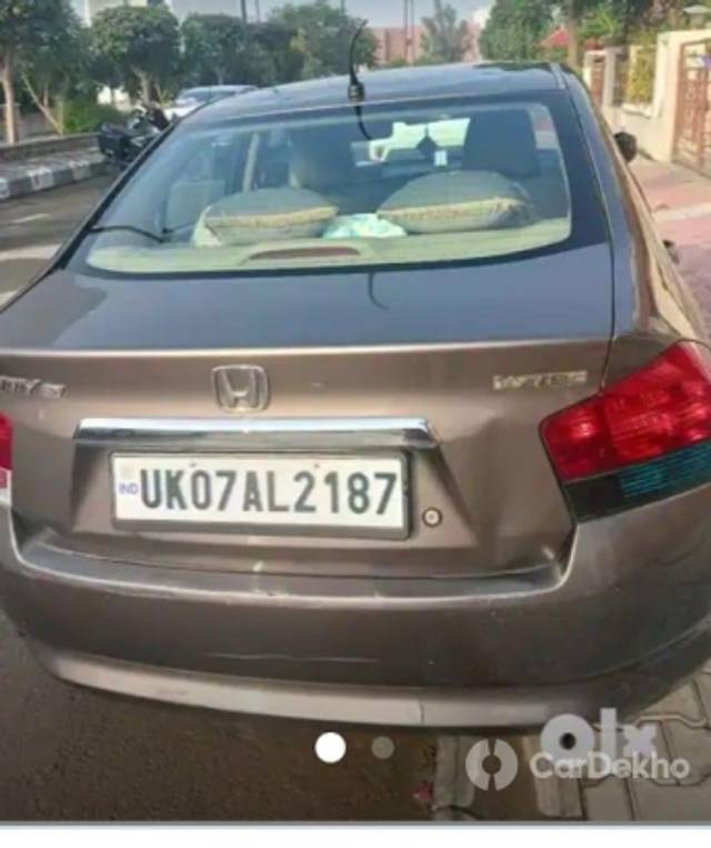 https://stimg2.cardekho.com/images/usedcarimages/large/3-2023/3653856/hondacity3.jpg?imwidth=6401