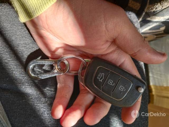 https://stimg2.cardekho.com/images/usedcarimages/large/3-2023/3654080/IMG_20221212_110229.jpg?imwidth=6402